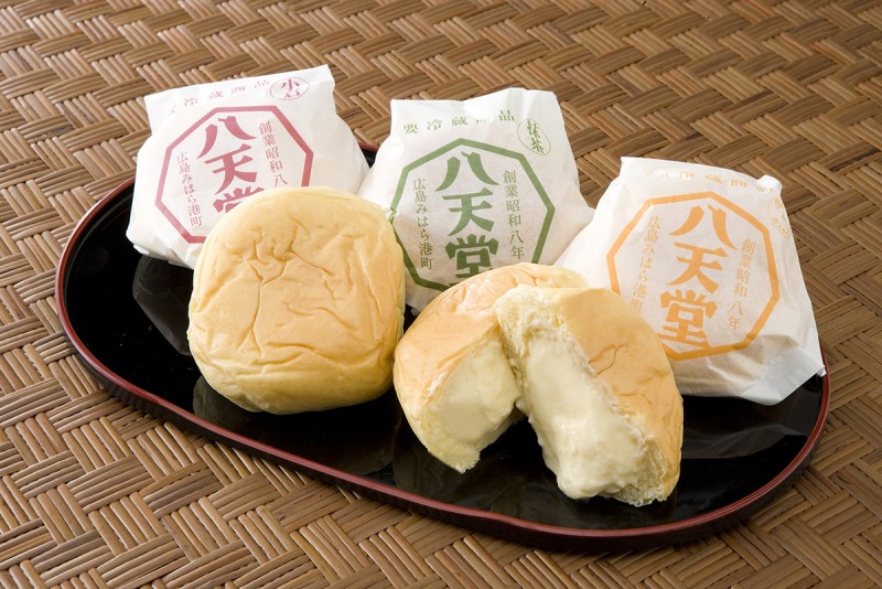 가격 : 균일가 2,800원

80년 전통 일본빵 핫텐도 크림빵

차갑게해서 먹는 특징이 있는 빵으로 입에 넣으면 사르르 녹는 맛이 일품이다!