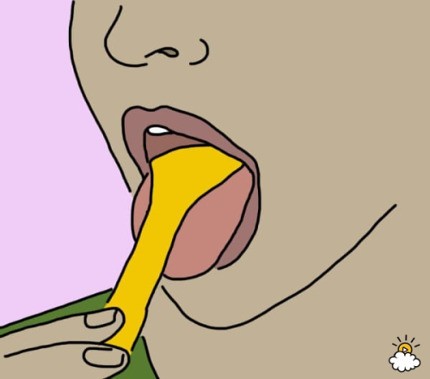 4. 혀 청소

약국, 마트 등에서 설태 제거기를 쉽게 구매할 수 있다. 혀를 쓱 긁어내면 박테리아, 죽은 피부 세포, 이물질 등이 제거된다.